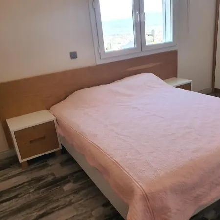 Διαμέρισμα Apartment *